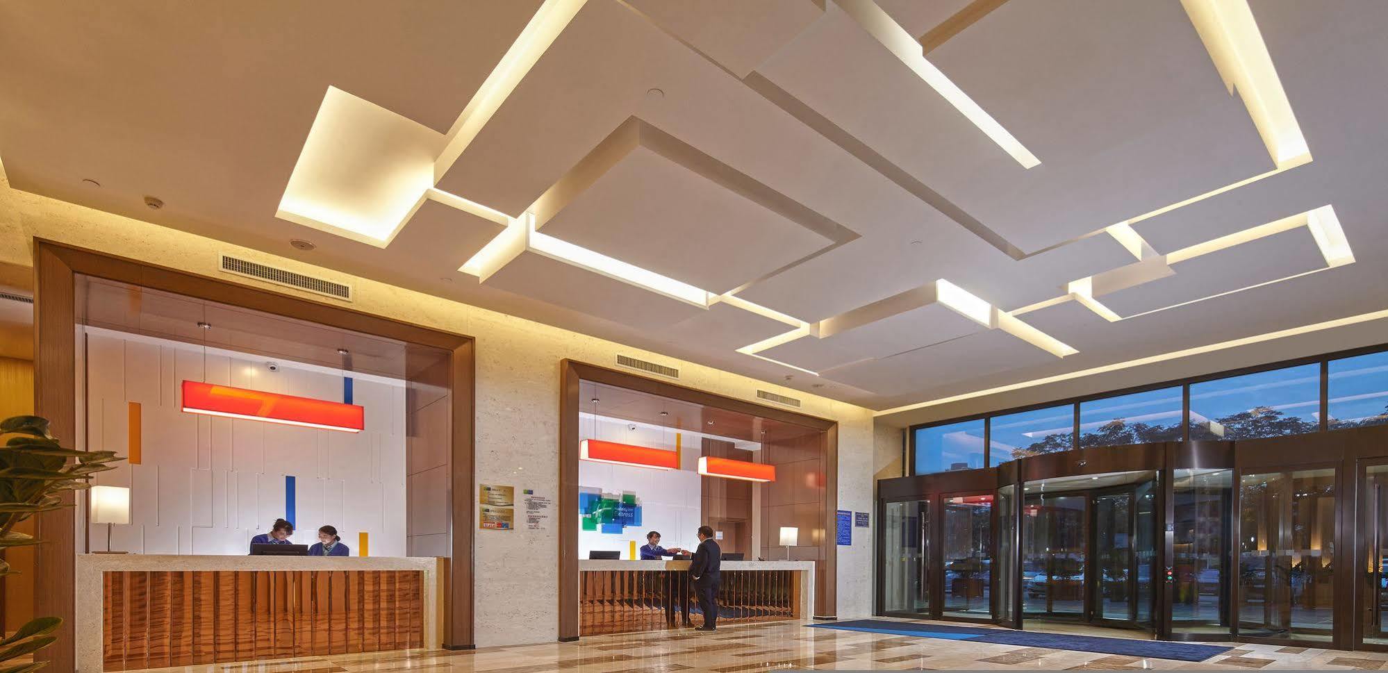 Holiday Inn Express Baoji City Centre By Ihg Exterior foto